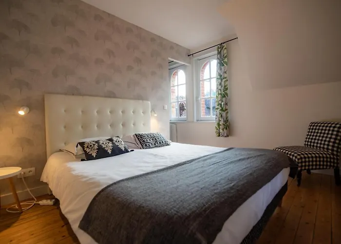 Les Ecuries Du Manoir De Benedicte Cahan